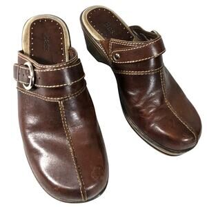 BASS! ESPRESSO BROWN GENUINE LEATHER BUCKLE & STRAP DETAIL CLOGS, MULES! SZ 6.5M